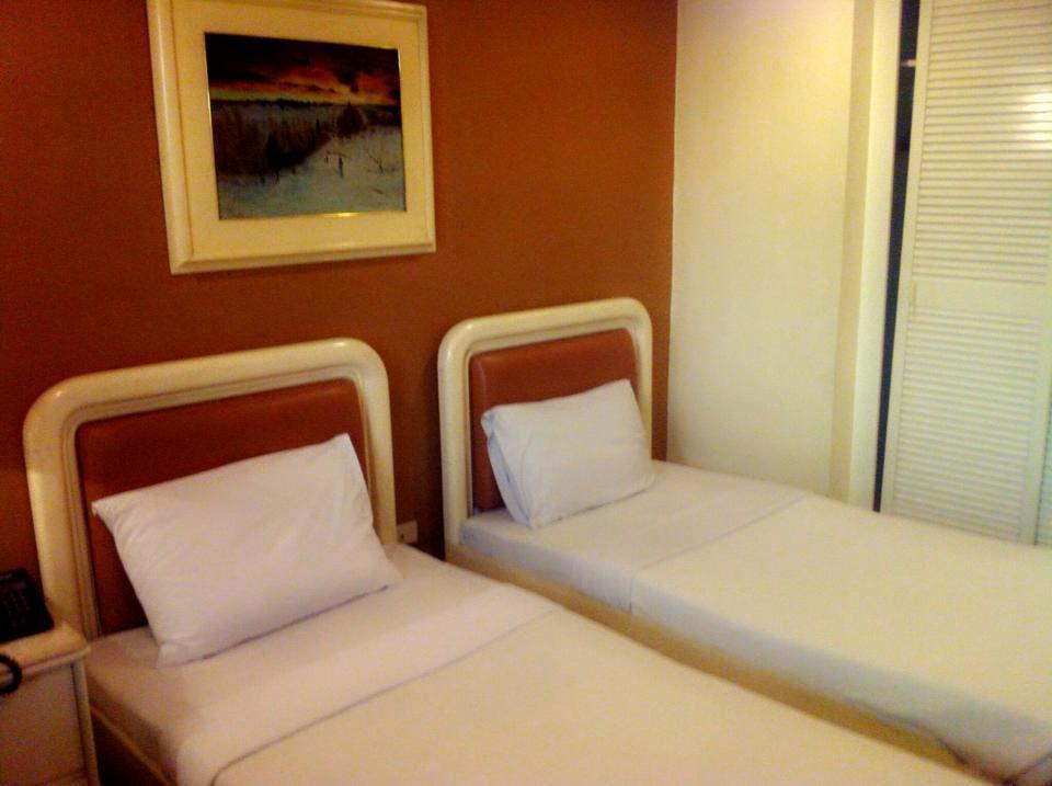 Lourdes Suites Makati City Exterior photo