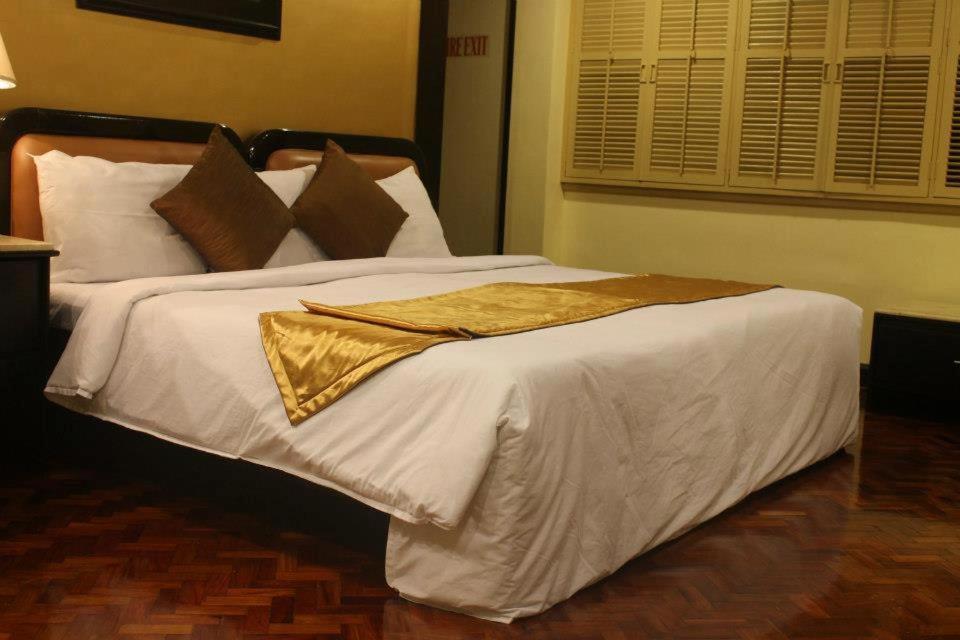 Lourdes Suites Makati City Exterior photo