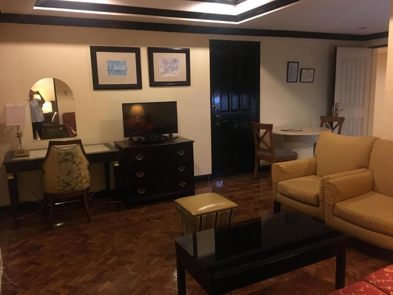 Lourdes Suites Makati City Exterior photo