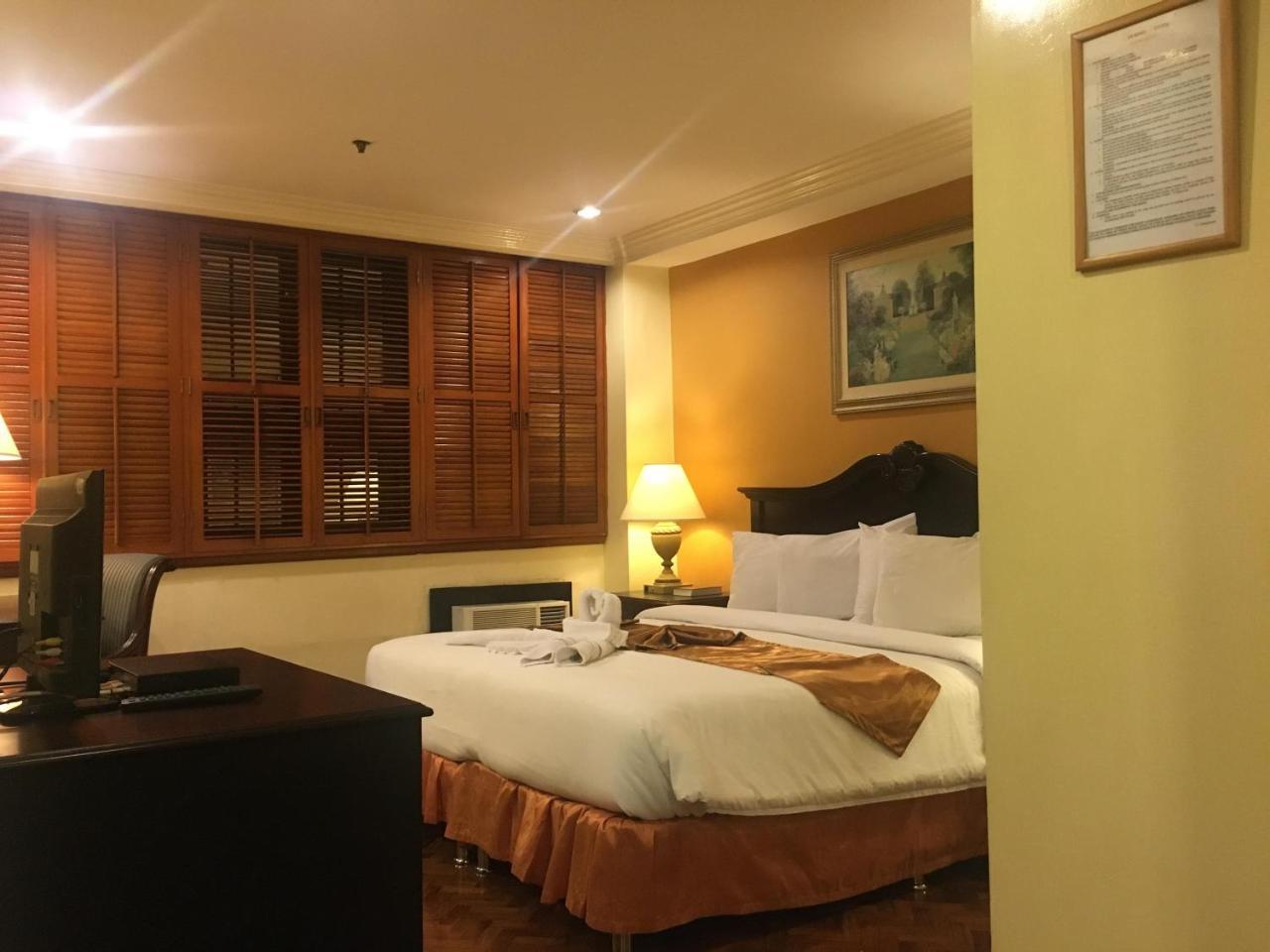 Lourdes Suites Makati City Exterior photo